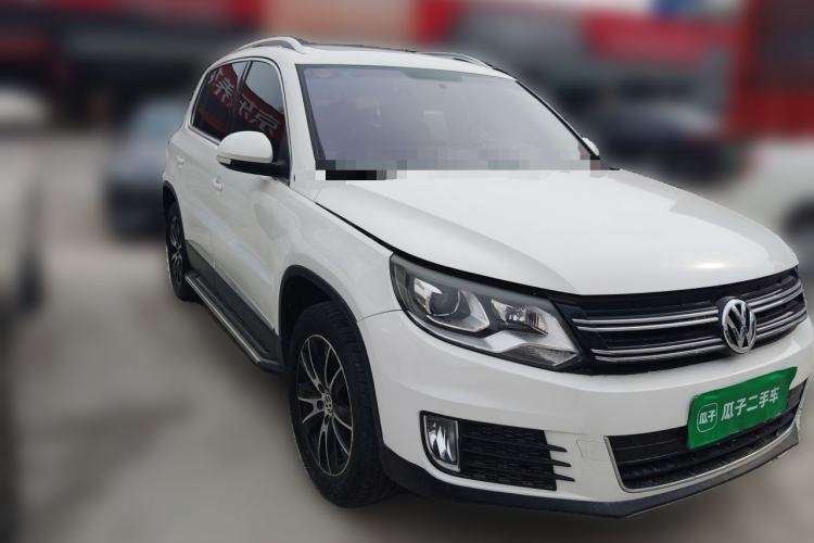 Used Volkswagen Tiguan 2013 1.8 TSI Automatic All-Wheel Drive Luxury Model Front Right 45 Deg