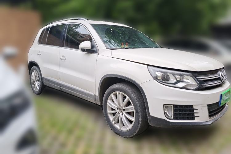 Used Volkswagen Tiguan 2013 2.0 TSI Automatic All-Wheel Drive Luxury Edition Front Right 45 Deg