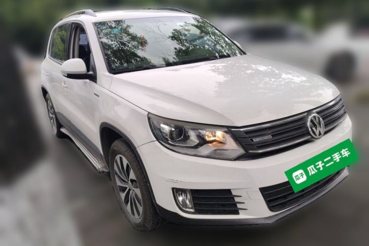Used Volkswagen Tiguan 2013 1.4 TSI Manual Two-Wheel Drive BlueMotion Edition Front Right 45 Deg
