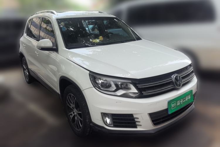 Used Volkswagen Tiguan 2013 1.8 TSI Automatic All-Wheel Drive Luxury Model Front Right 45 Deg