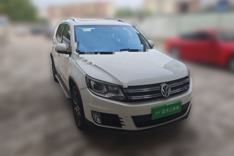 Used Volkswagen Tiguan 2013 1.8 TSI Automatic All-Wheel Drive Luxury Model Front Right 45 Deg