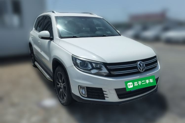 Used Volkswagen Tiguan 2013 1.8 TSI Automatic All-Wheel Drive Luxury Model Front Right 45 Deg
