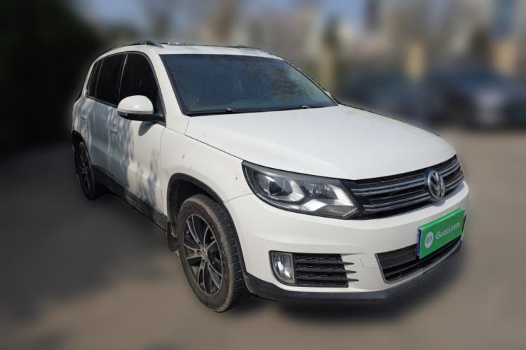 Used Volkswagen Tiguan 2013 2.0 TSI Automatic All-Wheel Drive Luxury Edition Front Right 45 Deg