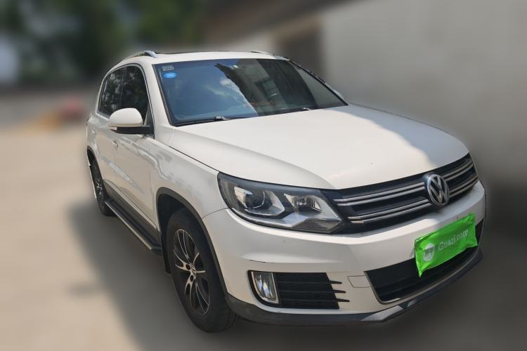 Used Volkswagen Tiguan 2013 1.8 TSI Automatic All-Wheel Drive Luxury Model Front Right 45 Deg