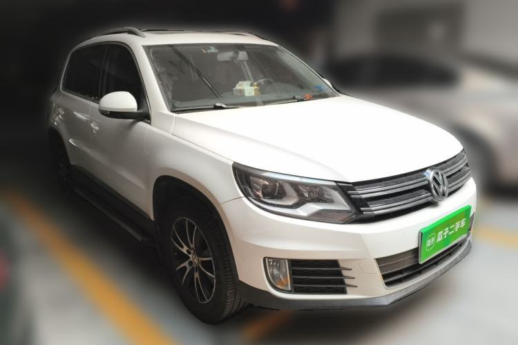 Used Volkswagen Tiguan 2013 1.8 TSI Automatic All-Wheel Drive Luxury Model Front Right 45 Deg