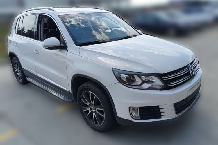 Used Volkswagen Tiguan 2013 1.8 TSI Automatic All-Wheel Drive Luxury Model Front Right 45 Deg