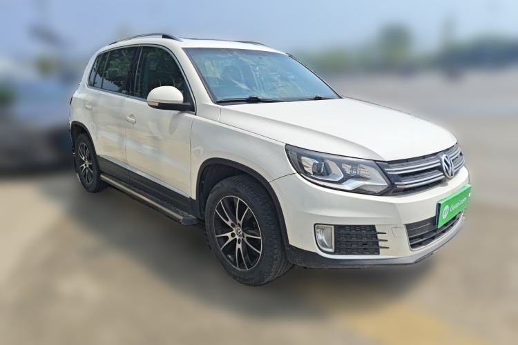 Used Volkswagen Tiguan 2013 2.0 TSI Automatic All-Wheel Drive Luxury Edition Front Right 45 Deg