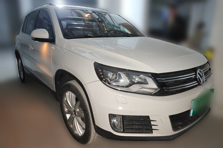 Used Volkswagen Tiguan 2013 1.8 TSI Automatic All-Wheel Drive Luxury Model Front Right 45 Deg