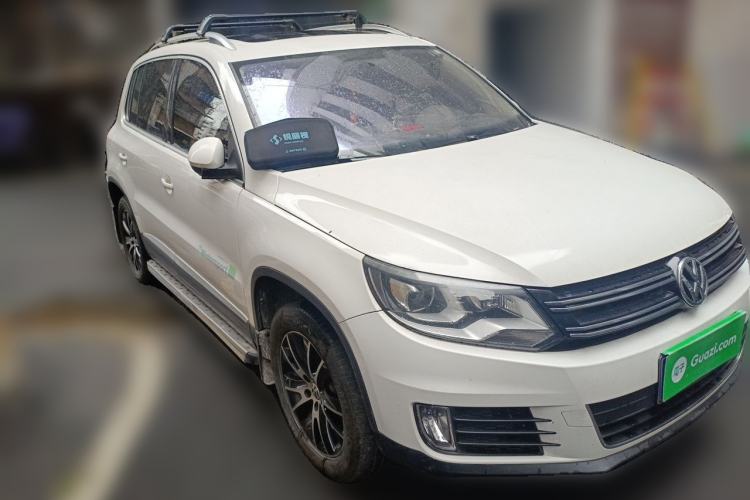 Used Volkswagen Tiguan 2013 2.0 TSI Automatic All-Wheel Drive Luxury Edition Front Right 45 Deg