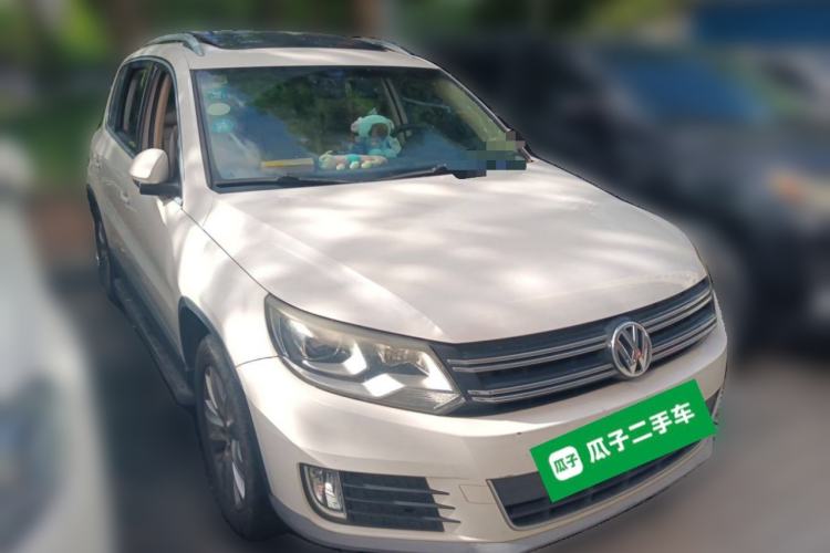 Used Volkswagen Tiguan 2013 1.8 TSI Automatic All-Wheel Drive Luxury Model Front Right 45 Deg