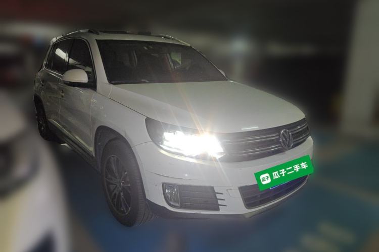 Used Volkswagen Tiguan 2013 1.8 TSI Automatic All-Wheel Drive Luxury Model Front Right 45 Deg