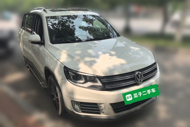 Used Volkswagen Tiguan 2013 1.8 TSI Automatic All-Wheel Drive Luxury Model Front Right 45 Deg