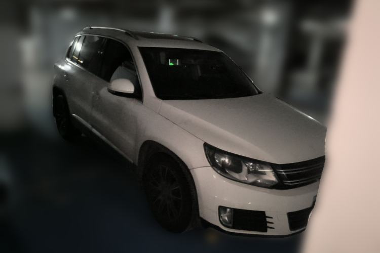Used Volkswagen Tiguan 2013 1.8 TSI Automatic All-Wheel Drive Luxury Model Front Right 45 Deg