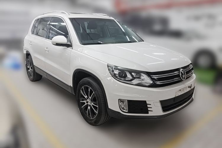 Used Volkswagen Tiguan 2013 2.0 TSI Automatic All-Wheel Drive Luxury Edition Front Right 45 Deg