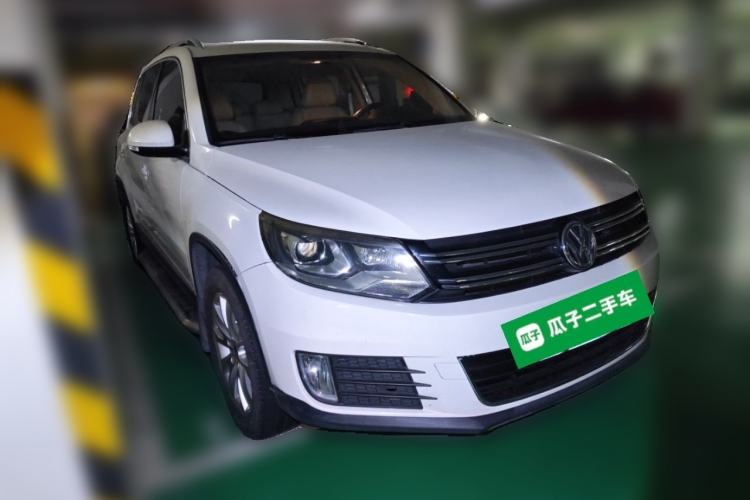 Used Volkswagen Tiguan 2013 1.8 TSI Automatic All-Wheel Drive Luxury Model Front Right 45 Deg