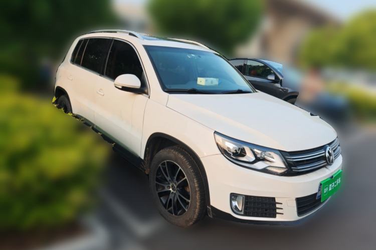 Used Volkswagen Tiguan 2013 1.8 TSI Automatic All-Wheel Drive Luxury Model Front Right 45 Deg