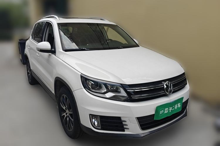 Used Volkswagen Tiguan 2013 1.8 TSI Automatic All-Wheel Drive Luxury Model Front Right 45 Deg