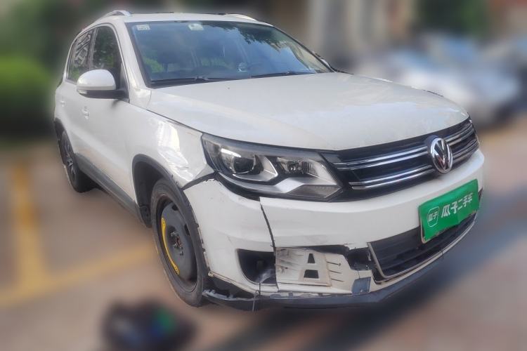 Used Volkswagen Tiguan 2013 1.8 TSI Automatic All-Wheel Drive Luxury Model Front Right 45 Deg