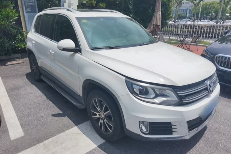 Used Volkswagen Tiguan 2013 1.8 TSI Automatic All-Wheel Drive Luxury Model Front Right 45 Deg