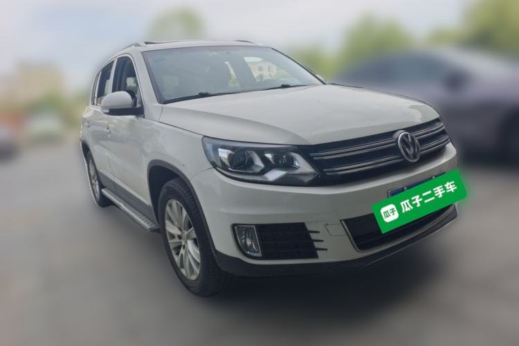 Used Volkswagen Tiguan 2013 1.8 TSI Automatic All-Wheel Drive Luxury Model Front Right 45 Deg