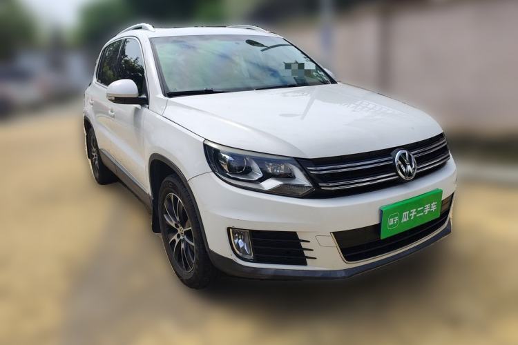 Used Volkswagen Tiguan 2013 1.8 TSI Automatic All-Wheel Drive Luxury Model Front Right 45 Deg