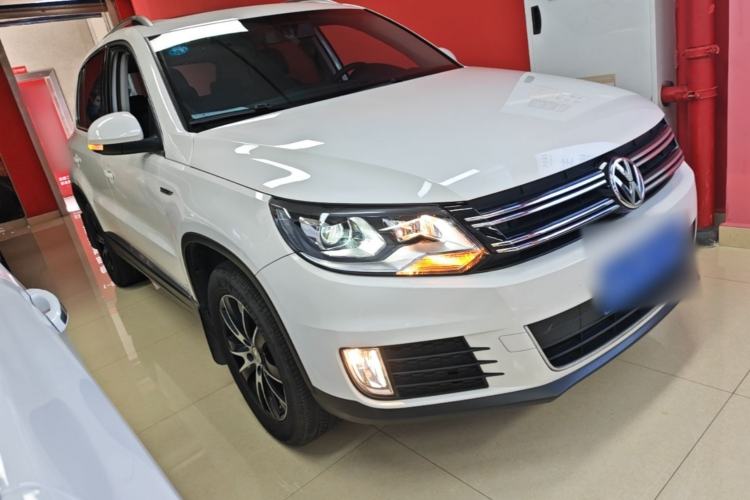 Used Volkswagen Tiguan 2013 1.8 TSI Automatic All-Wheel Drive Luxury Model Front Right 45 Deg