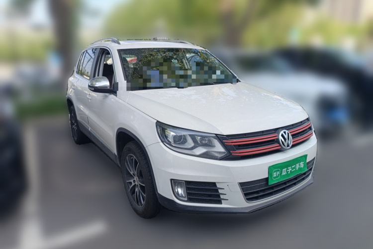 Used Volkswagen Tiguan 2013 1.8 TSI Automatic All-Wheel Drive Luxury Model Front Right 45 Deg