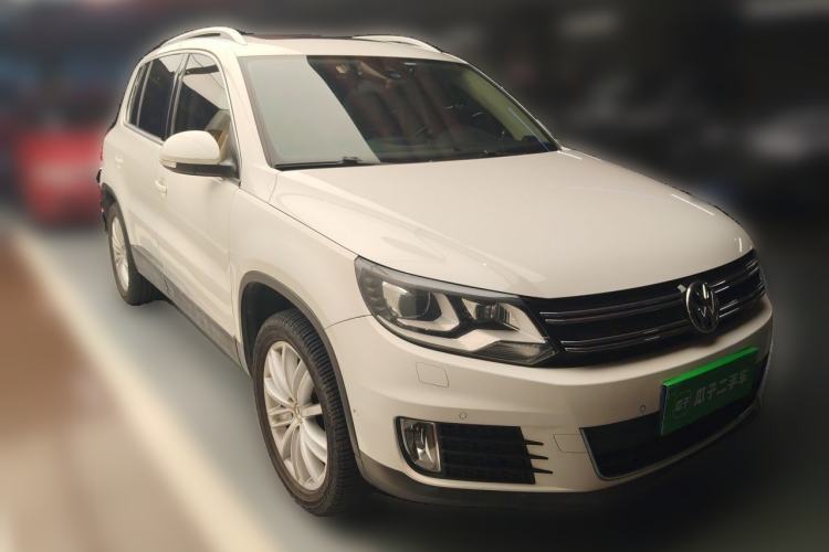 Used Volkswagen Tiguan 2013 2.0 TSI Automatic All-Wheel-Drive Flagship Edition Front Right 45 Deg