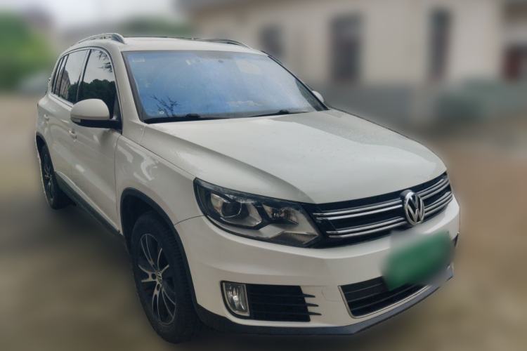 Used Volkswagen Tiguan 2013 1.8 TSI Automatic All-Wheel Drive Luxury Model Front Right 45 Deg