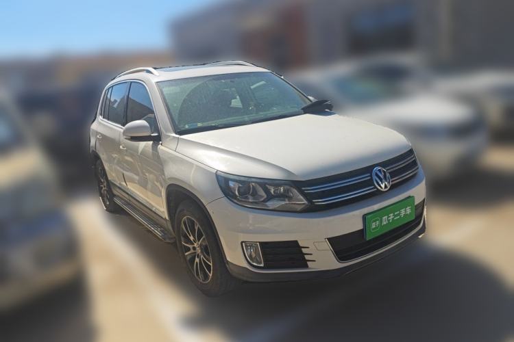 Used Volkswagen Tiguan 2013 1.8 TSI Automatic All-Wheel Drive Luxury Model Front Right 45 Deg