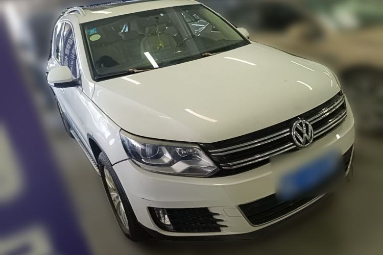 Used Volkswagen Tiguan 2013 2.0 TSI Automatic All-Wheel Drive Luxury Edition Front Right 45 Deg