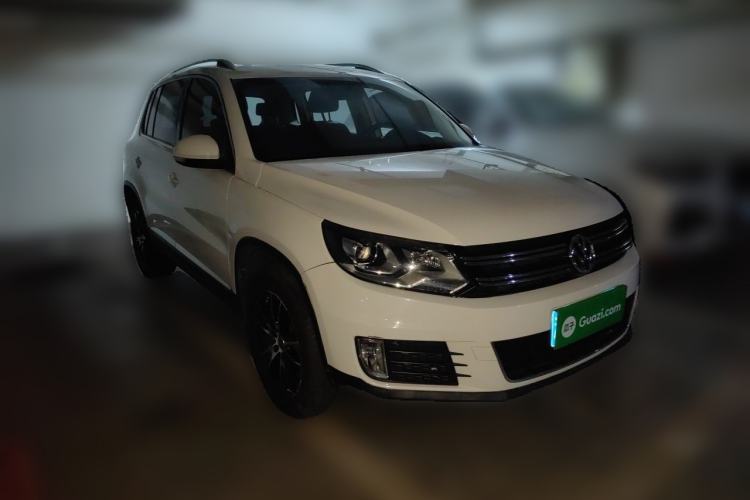 Used Volkswagen Tiguan 2013 2.0 TSI Automatic All-Wheel Drive Luxury Edition Front Right 45 Deg