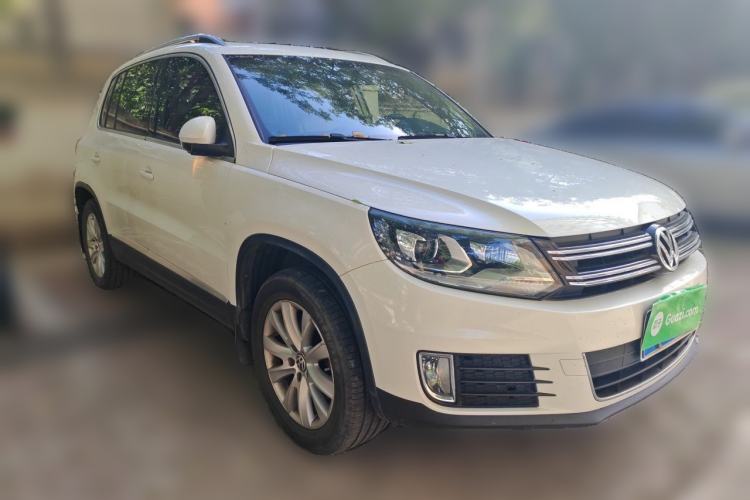 Used Volkswagen Tiguan 2013 1.8 TSI Automatic All-Wheel Drive Luxury Model Front Right 45 Deg