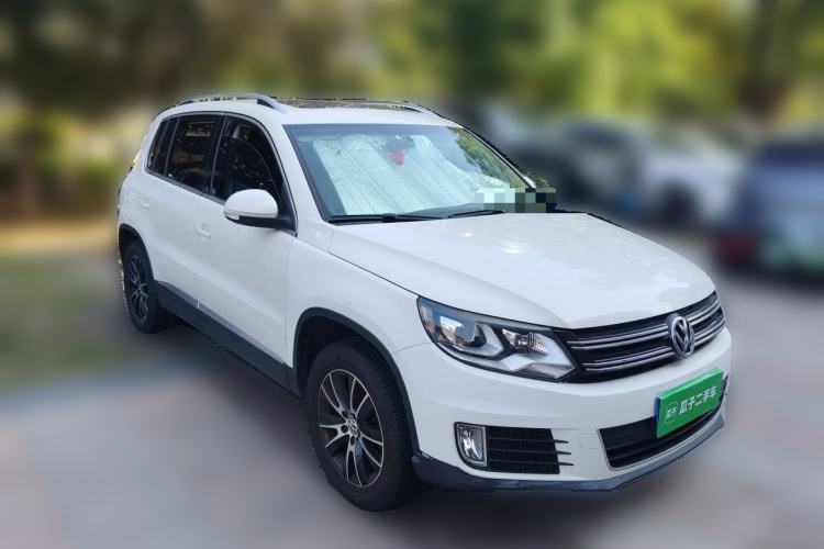 Used Volkswagen Tiguan 2013 2.0 TSI Automatic All-Wheel Drive Luxury Edition Front Right 45 Deg