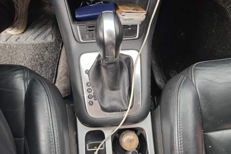 Used Volkswagen Tiguan 2013 1.8 TSI Automatic Two-Wheel Drive Comfort Edition Gear Lever