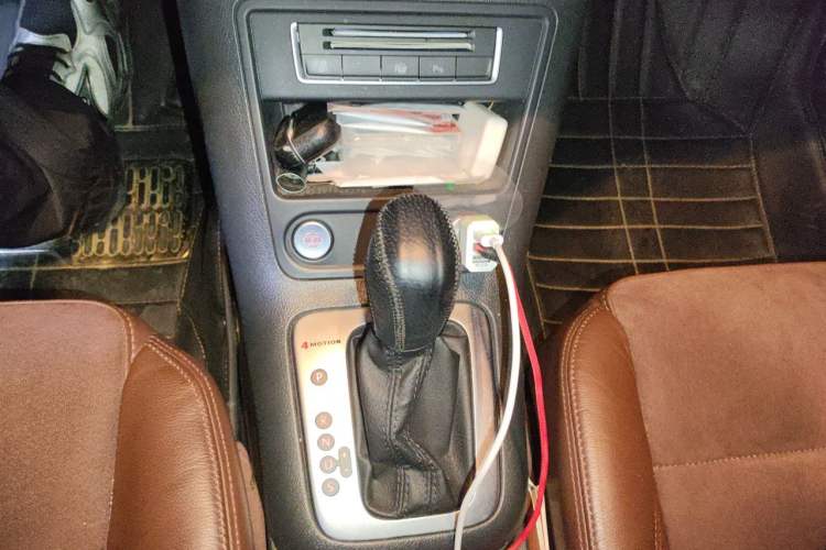 Used Volkswagen Tiguan 2013 2.0 TSI Automatic All-Wheel-Drive Flagship Edition Gear Lever