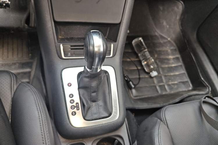 Used Volkswagen Tiguan 2013 2.0 TSI Automatic All-Wheel Drive Luxury Edition Gear Lever