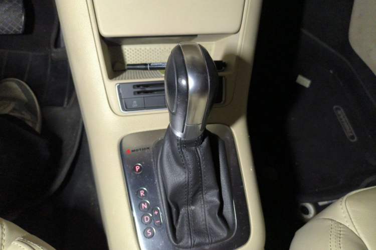 Used Volkswagen Tiguan 2013 1.8TSI Automatic All-Wheel-Drive Comfort Edition Gear Lever