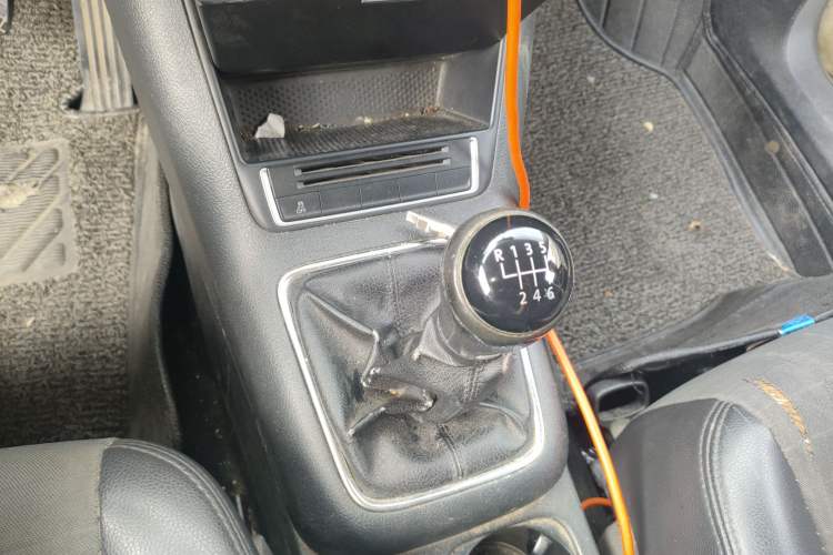 Used Volkswagen Tiguan 2013 1.8TSI Manual Two-Wheel Drive Trend Edition Gear Lever