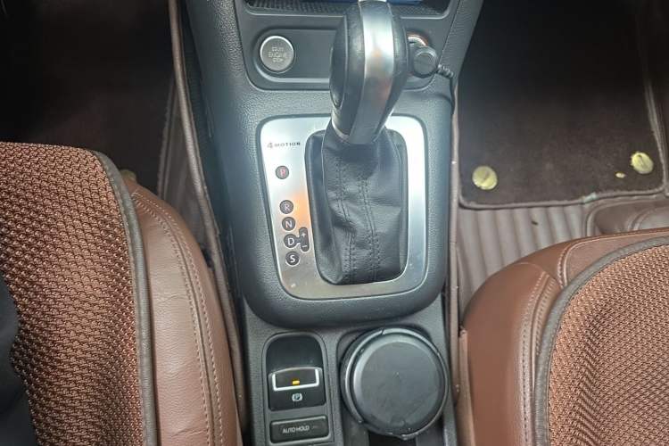 Used Volkswagen Tiguan 2013 2.0 TSI Automatic All-Wheel-Drive Flagship Edition Gear Lever