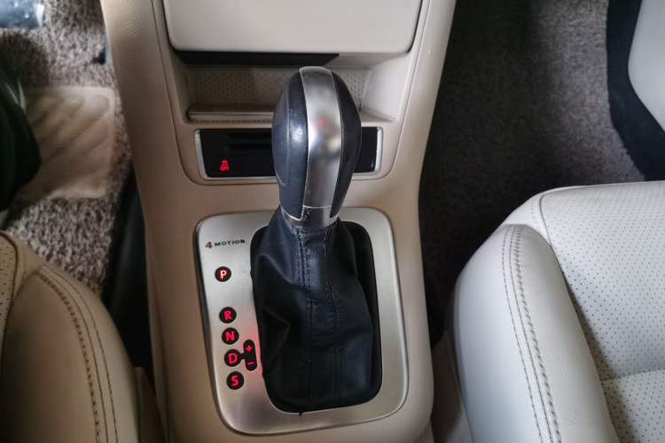 Used Volkswagen Tiguan 2013 1.8 TSI Automatic All-Wheel Drive Luxury Model Gear Lever