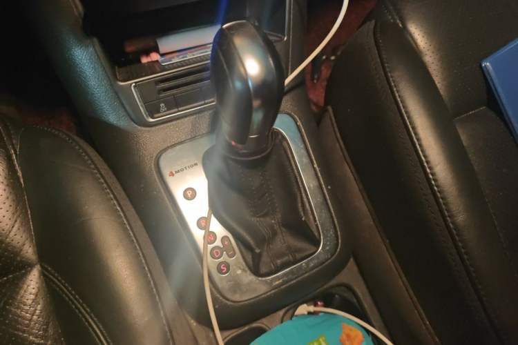 Used Volkswagen Tiguan 2013 1.8 TSI Automatic All-Wheel Drive Luxury Model Gear Lever