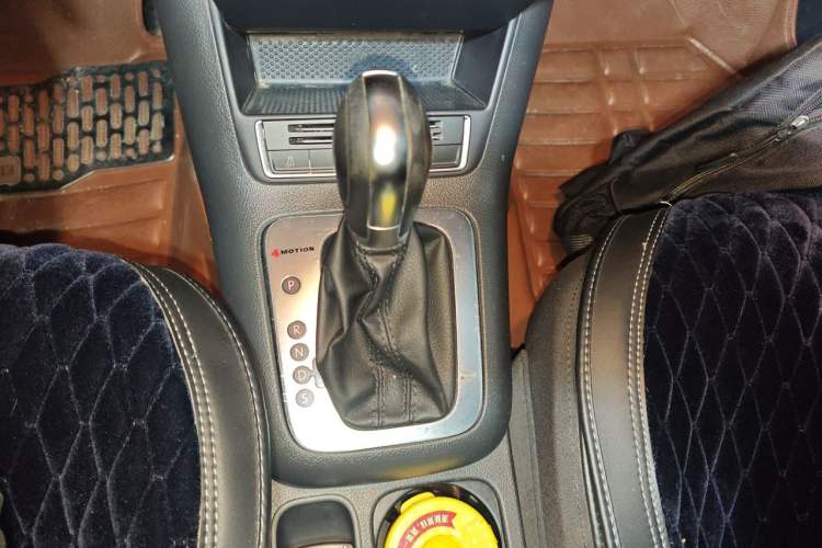 Used Volkswagen Tiguan 2013 1.8 TSI Automatic All-Wheel Drive Luxury Model Gear Lever