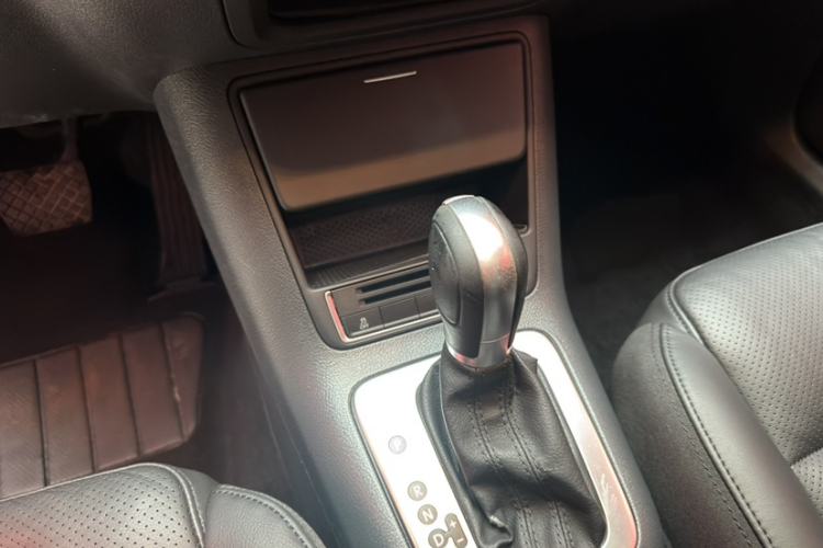 Used Volkswagen Tiguan 2013 1.8 TSI Automatic All-Wheel Drive Luxury Model Gear Lever