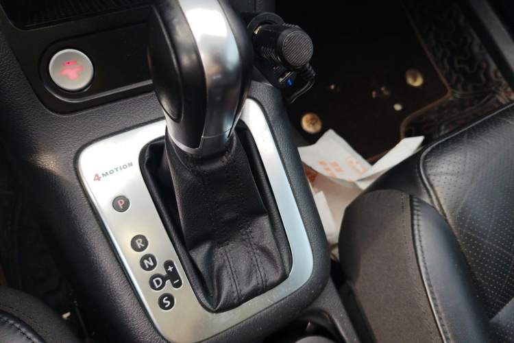 Used Volkswagen Tiguan 2013 1.8 TSI Automatic All-Wheel Drive Luxury Model Gear Lever