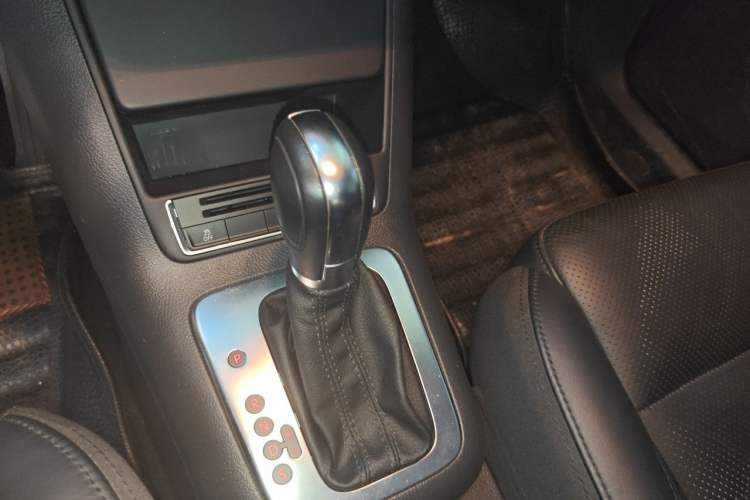Used Volkswagen Tiguan 2013 1.8TSI Automatic Two-Wheel Drive Luxury Model Gear Lever