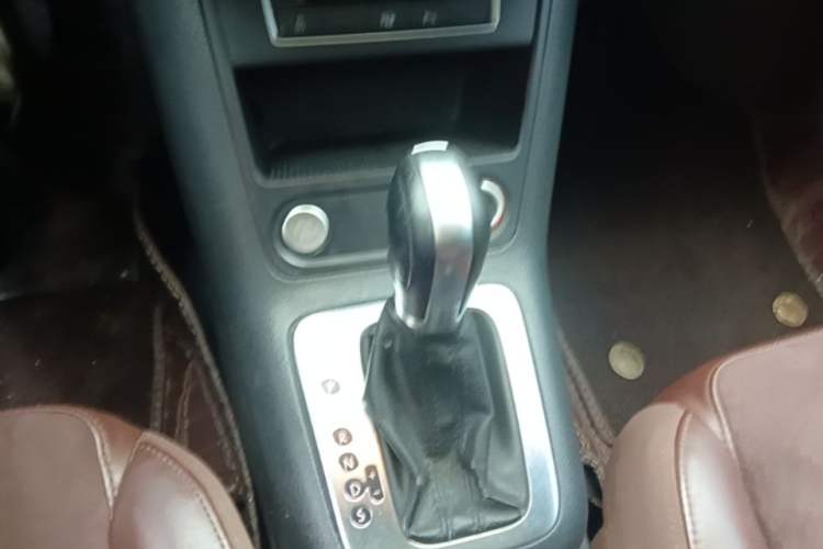Used Volkswagen Tiguan 2013 2.0 TSI Automatic All-Wheel-Drive Flagship Edition Gear Lever