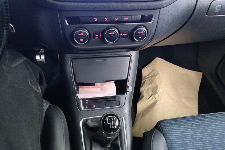 Used Volkswagen Tiguan 2013 1.4 TSI Manual Two-Wheel Drive BlueMotion Edition Gear Lever
