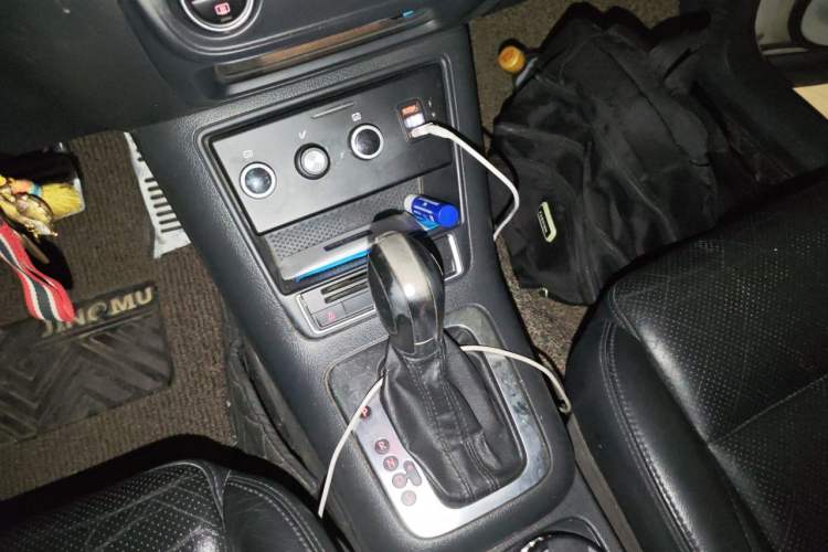 Used Volkswagen Tiguan 2013 1.8TSI Automatic Two-Wheel Drive Luxury Model Gear Lever