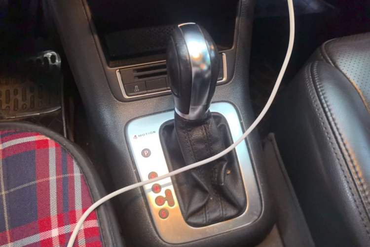 Used Volkswagen Tiguan 2013 1.8 TSI Automatic All-Wheel Drive Luxury Model Gear Lever